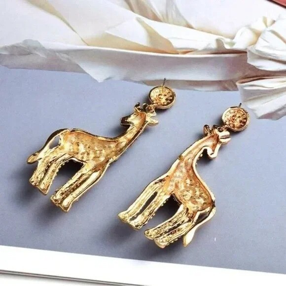 Zara Exquisite Giraffe Design Earrings 🔥😍 | eBay display picture 1