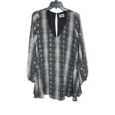 Show Me Your Mumu Donna Michelle Tunic Snakeskin Grey Black V-Neck Medium MF5-21
