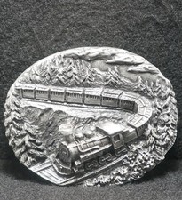 WI05146 NOS VINTAGE 1991 TRAIN IN MOUNTAINS ARTWORK MENS PEWTER BELT BUCKLE
