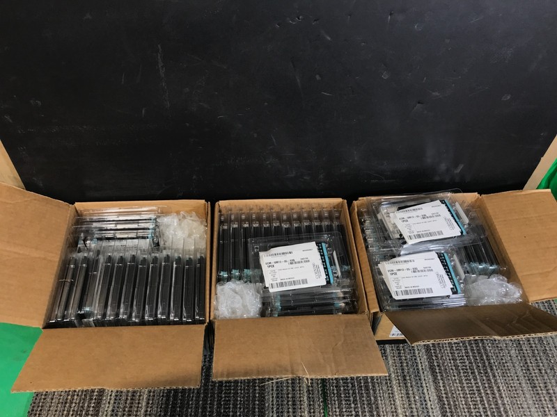 (LOT OF 49) CORNING ECM-UM12-05-93Q FIBER SHUTTERED LC DUPLEX MTP MODULE