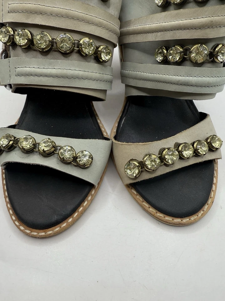 Sol Sana Talla 7 Gris Cuero Estrás Puntera Abierta Tacones Hebilla Cierre Cono Tacón Foto 3 de 4