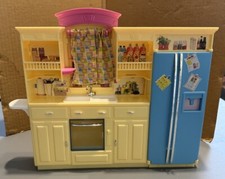 2002 Mattel-Barbi- Living In Style Kitchen Decor Collection-Kitchen-Rare