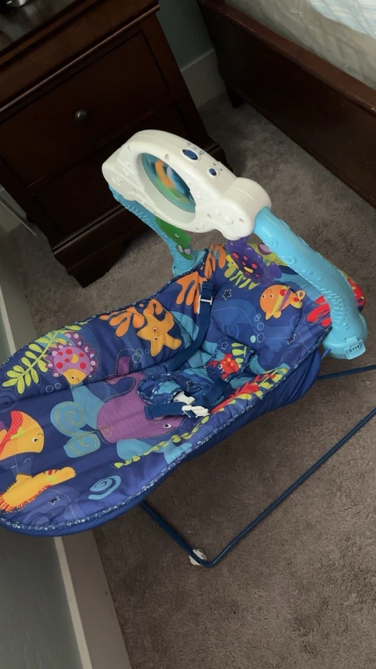 Juguete para asiento de bebé Fisher Price Ocean Wonders acuario gorila Foto 3 de 4