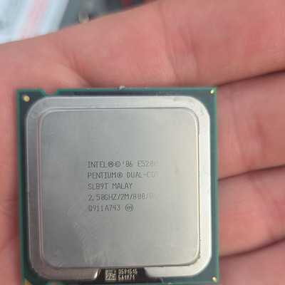 Intel Pentium Dual-Core E5200 2-Core 2.50GHz 2MB 800MHz LGA775 SLB9T