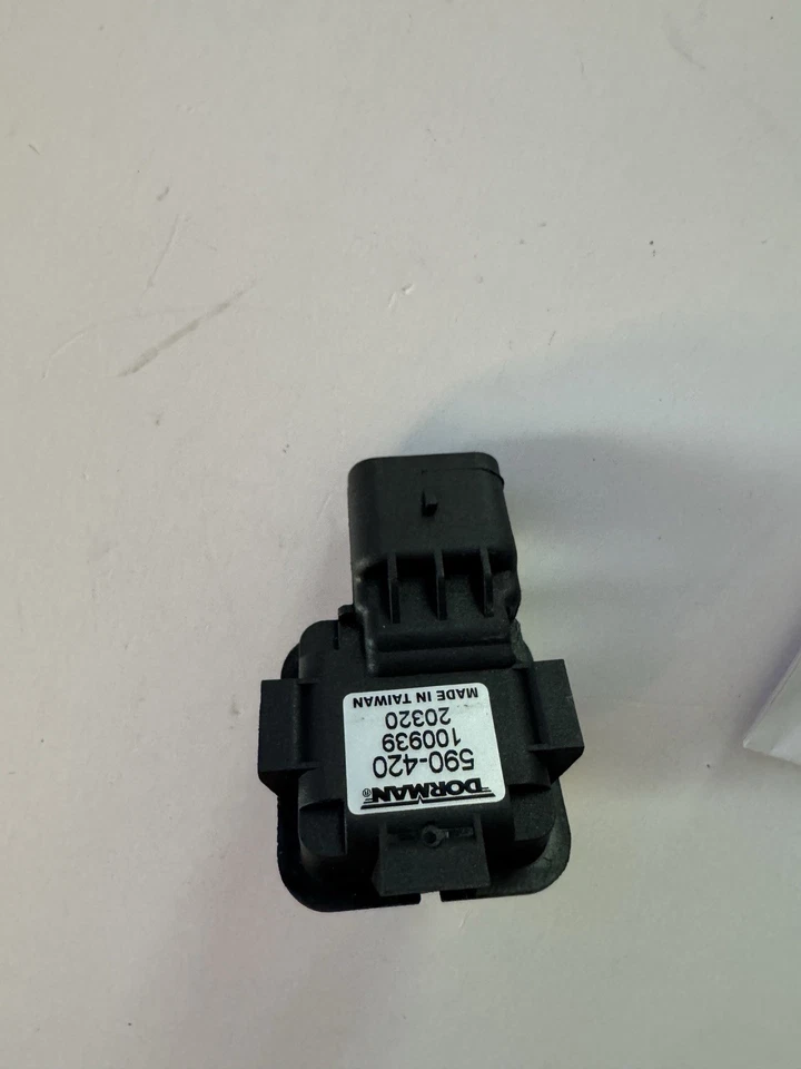 Cámara de reversa Dorman 590-420 de asistencia de estacionamiento trasera para Ford Explorer 2011-2012 Foto 3 de 4