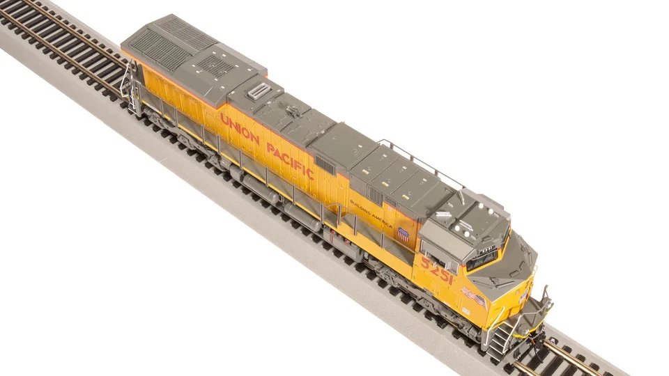 HO Broadway Limited 8563 UP Union Pacific 5251 ES44AC w/small flag DCC Ready - Image 3 of 4
