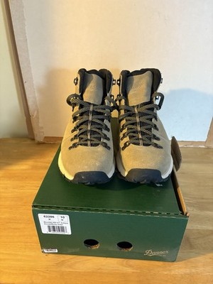 Danner Women s Hiking Boots 10- Light olive green. New In box.