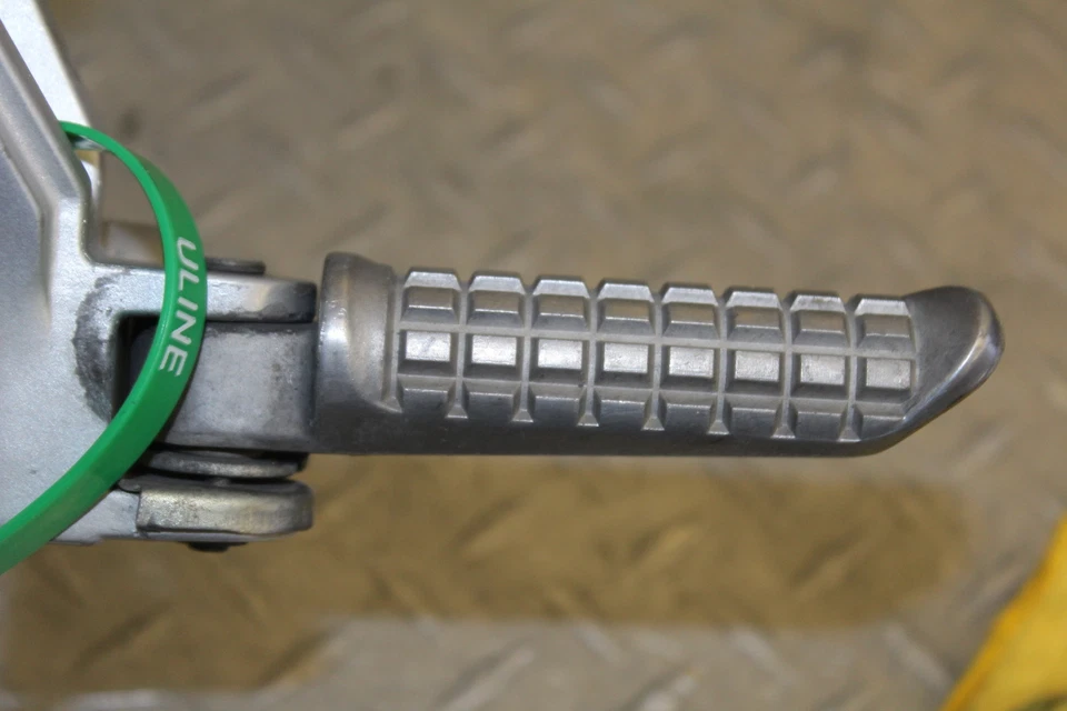 Kawasaki Ninja 600R ZX600C 1989 clavija trasera derecha pasajero Foto 2 de 4