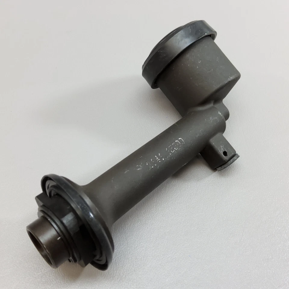 Nuevo cilindro maestro de embrague AMS Automotive M0486 para Silverado Sierra 99-07 Foto 3 de 4