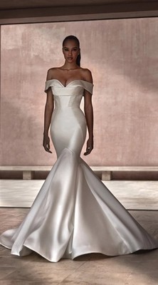 wedding dress Pronovias Avonia size 12 off white
