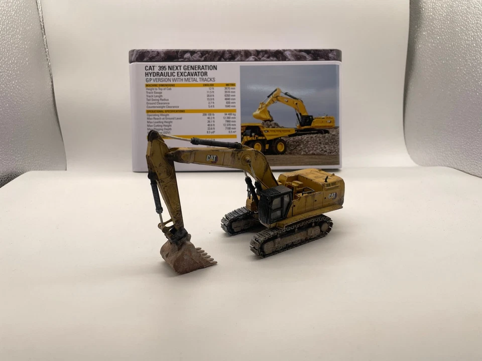 Cat 395 Next Generation Hydraulic Excavator Muddy Edition 1/87 Scale DM 85778 - Image 2 of 4