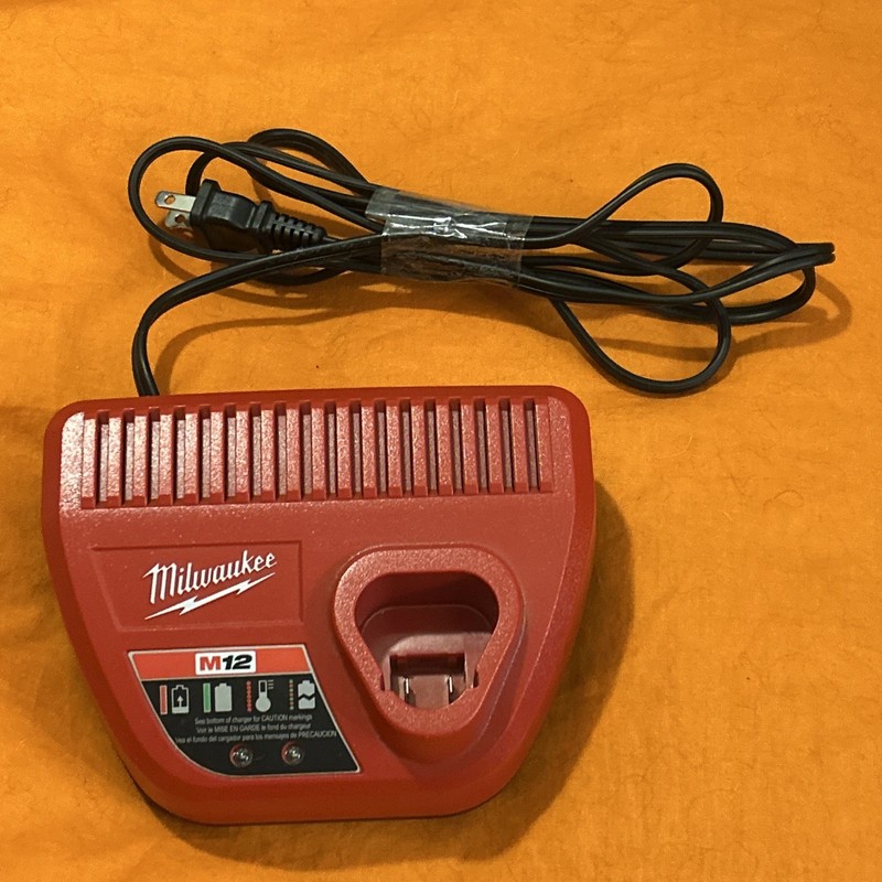 Milwaukee M12 Battery Charger