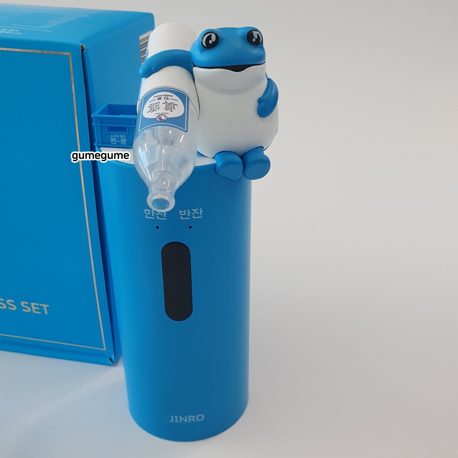 Hite Jinro Toad Frog Soju Automatic Dispenser & 2 Gold Shot Glass