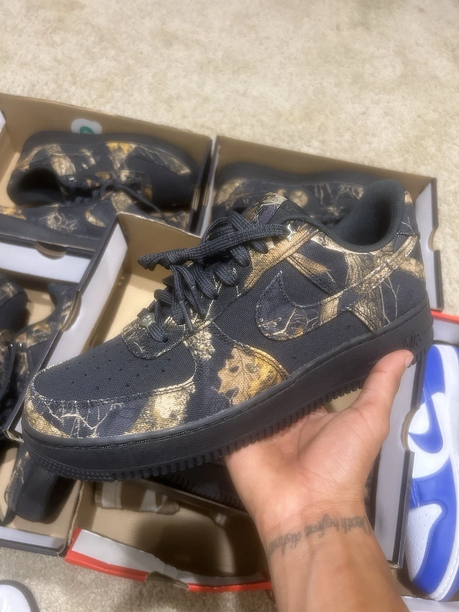 Preços baixos em Nike Air Force 1 Black Gold | eBay