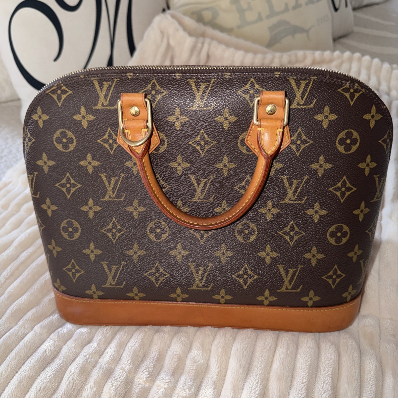 Authentic Louis Vuitton Vintage Monogram Alma Handbag image 2
