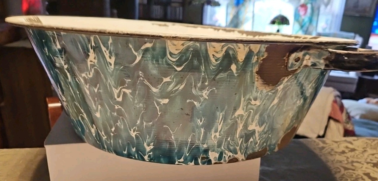 ANTIQUE VERY LARGE TURQUOISE AQUA BLUE GRANITEWARE ENAMELWARE WASH BASIN HANDLES