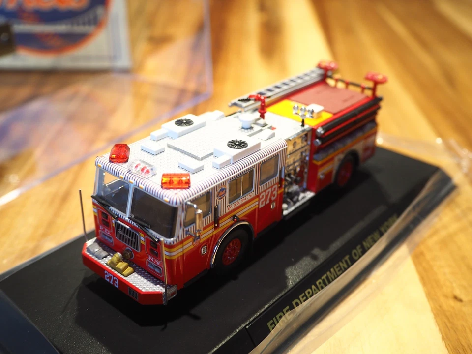 Code 3 FDNY 1:64 Limited Edt. Seagrave Pumper E 273 New York Mets !! - Bild 3 von 4