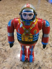 Wind Up Walking ASTRONAUT Robot Osaka Tin Toy Institute