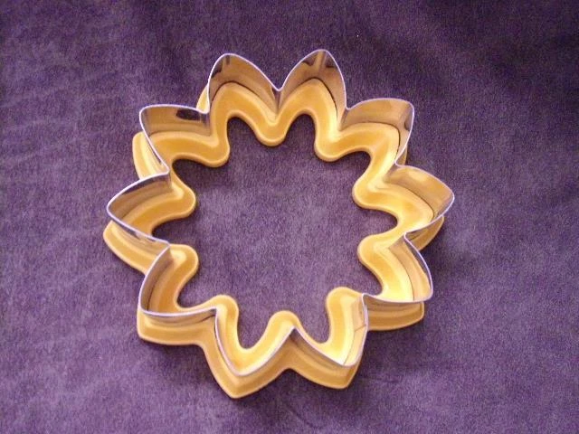 Cortador de Galletas WILTON RARO Naranja "Margarita" Flor Agarre Cómodo Pascua/Navidad Foto 2 de 2