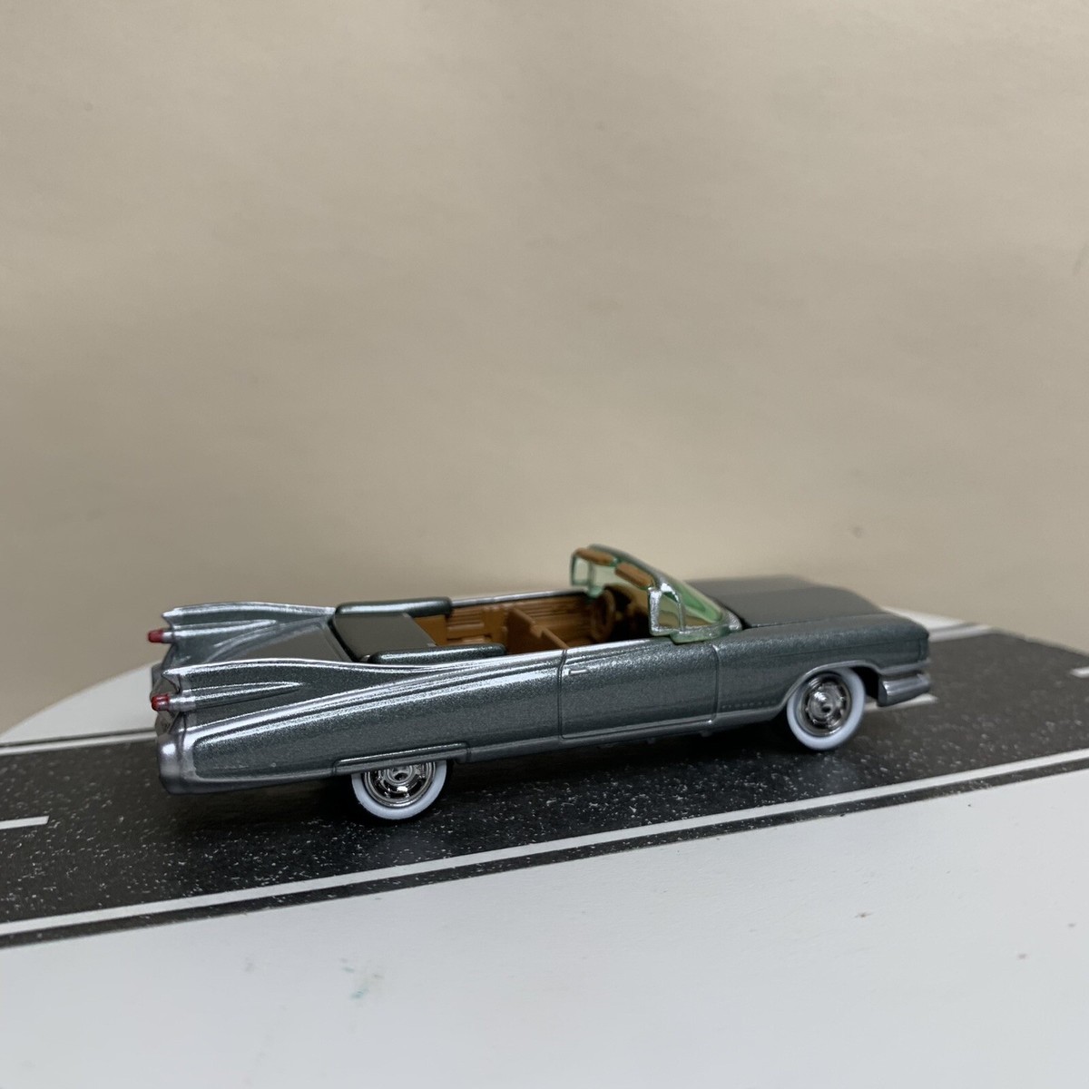 ジョニーライトニング　1959　キャデラック　1/64　ブルーメタリック Johnny Lightning Classic Gold 1959 Cadillac Eldorado
