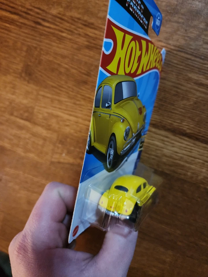 Hot Wheels Bumble Bee 2024--error--falta el logotipo del Autobot!! RARO! Foto 3 de 4