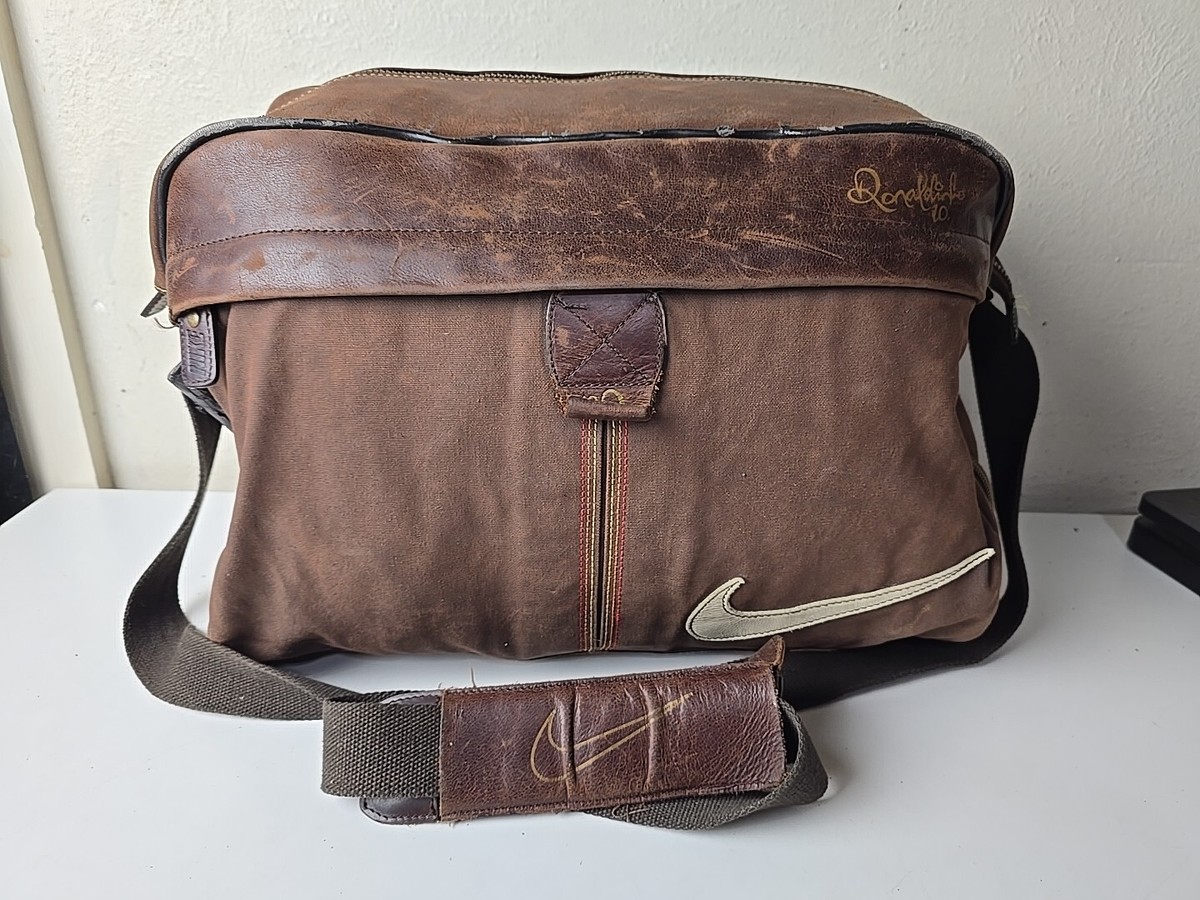 NIKE RONALDINHO R10 BAG BROWN Football Soccer & School Messenger 