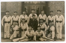 Foto AK  Kiel  Wik  Werftdivision  Marine  Gruppenfoto    1911    N 669