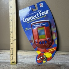 NEW VINTAGE 2002 CONNECT FOUR MILTON BRADLEY HASBRO BATTERY HANDHELD GAME