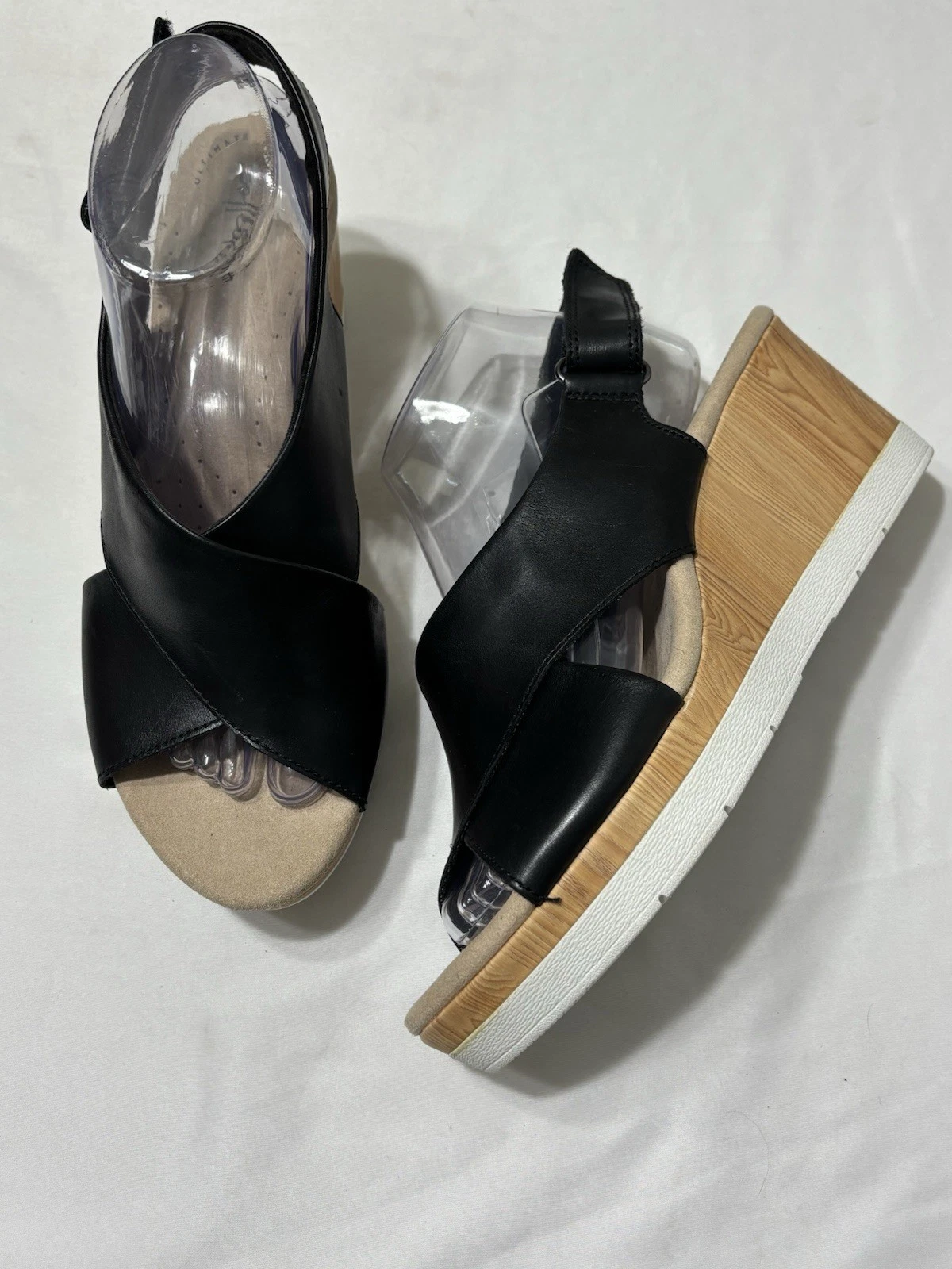 CLARKS Clark’s Collection Sandalo donna con zeppa incrociata in pelle nera perlata 9 5