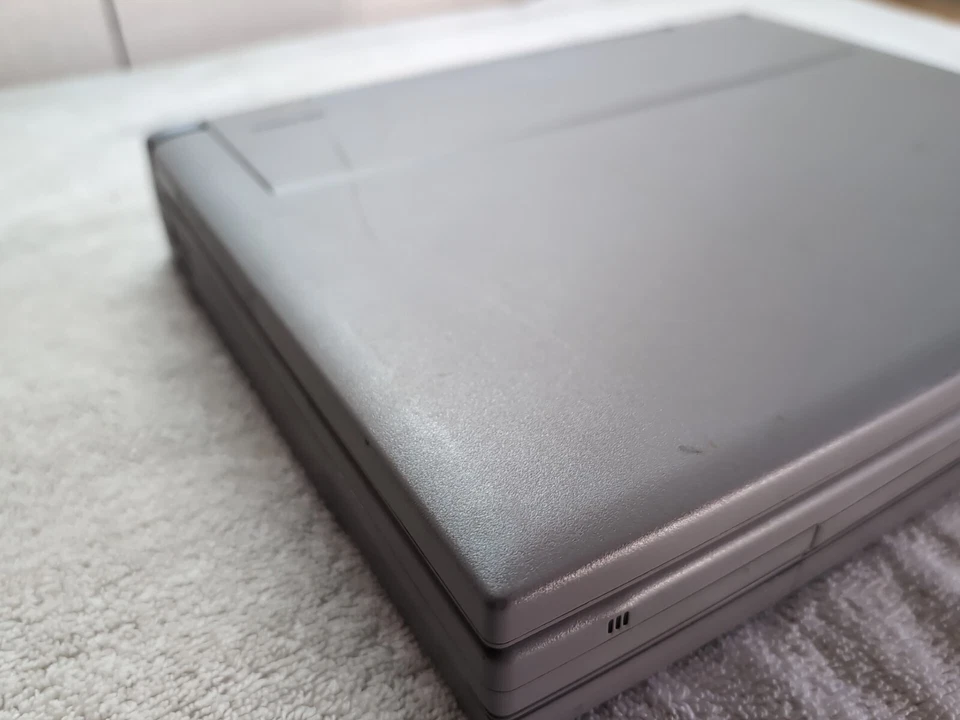 TESTED Toshiba 225CDS Notebook Laptop Computer Pentium 133MHZ 1.34 GB 16MB RAM - Image 3 of 4