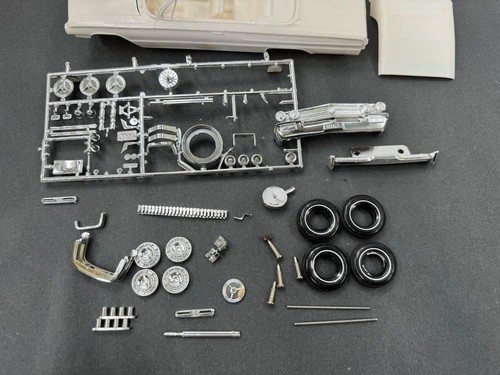 AMT k512 1962 Buick Convertible annual 1/25 McM KIT - Picture 7 of 10