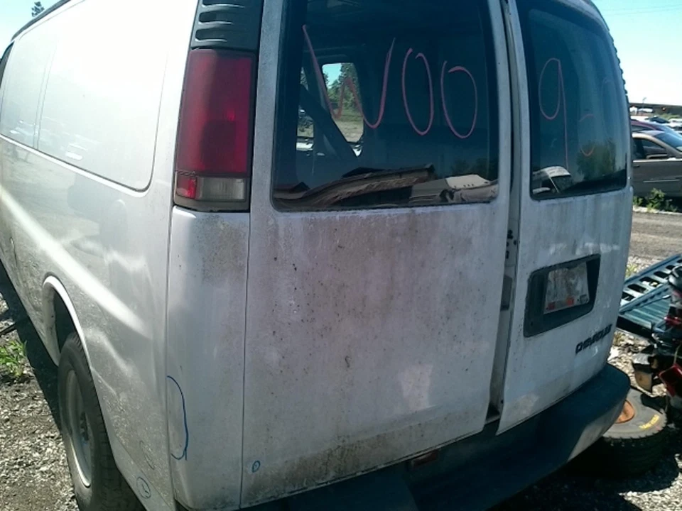 Used Left Rear Cargo Door fits: 1997 Chevrolet Express 3500 van w/window station - Imagem 3 de 4