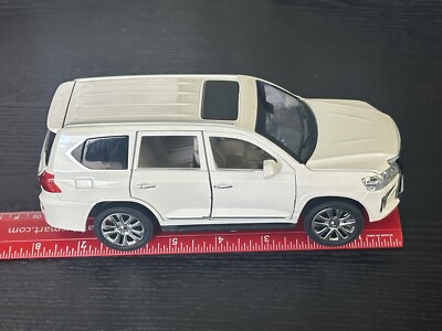 レクサス LX570 1/24 ホワイト レクサス LX570 1/24 ミニカー 全5色 ライト点灯 エンジンサウンド
