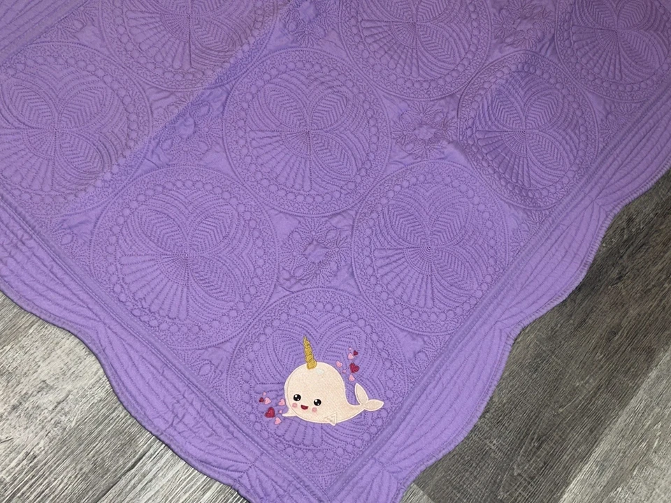 ¡Regalo bebé! Edredón de cuna para guardería - Narval - 36”x45” Foto 4 de 4