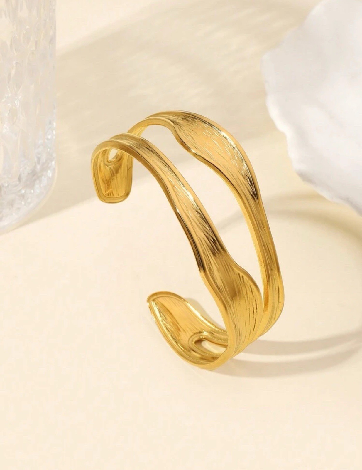 Bracelet acier inoxydable femme style manchette dorée haute finition