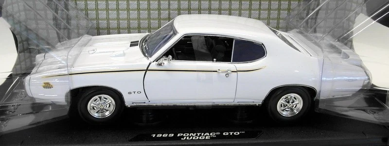 Motor Max 1/18 Scale Diecast 73133 - 1969 Pontiac GTO Judge - White - Image 2 of 4
