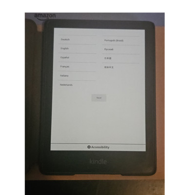 11th gen Kindle Paperwhite Signature Edition ereader w/ Magnetic Case Bundle
