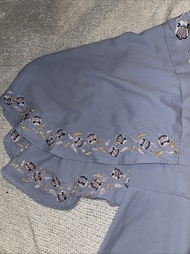 Jalabiya Kaftan-Style Abaya Light Blue Embroidered Neckline & Short Sleeves - Picture 9 of 17