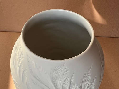 Vintage 1960-s White Bisque Hutschenreuther Porcelain Vase Feather Leaf Pattern - Picture 20 of 24