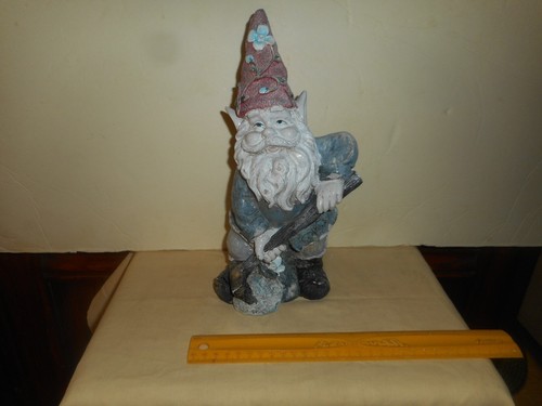 Vintage GARDEN GNOME Lawn Statue 11" Magic Fairy Gardening Hoe Outdoor Used - Picture 7 of 16