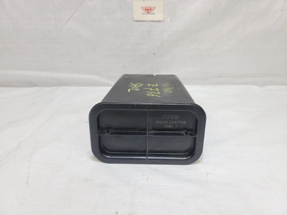 2008-2016 Volvo XC70 Charcoal Fuel Vapor Canister OEM 31342749 - Imagem 3 de 4