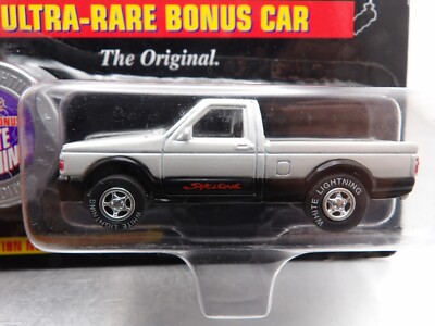 WHITE LIGHTNING 1991 GMC SYCLONE PICKUP  JOHNNY LIGHTNING TRUCKIN' AMERICA  1:64