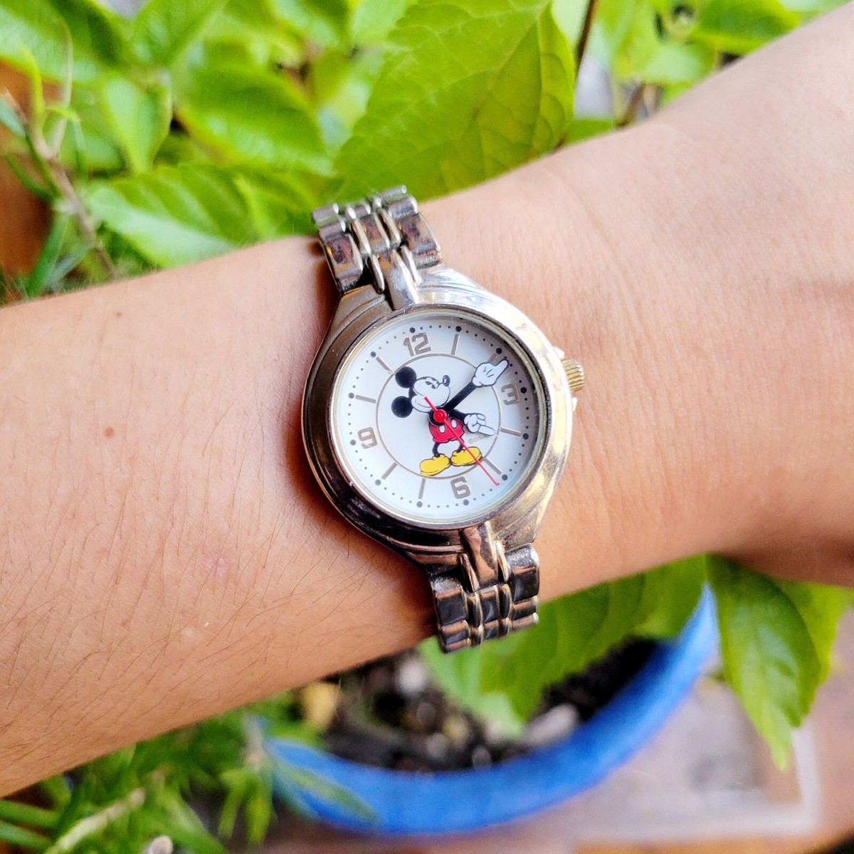 Vintage Disney Mickey Mouse Classic Womens Womans Silver Round