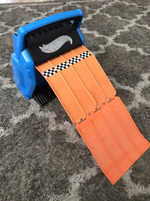 Hotwheels Carrying Case with Racing Ramp holds 20 cars Intel hot Wheels Intek