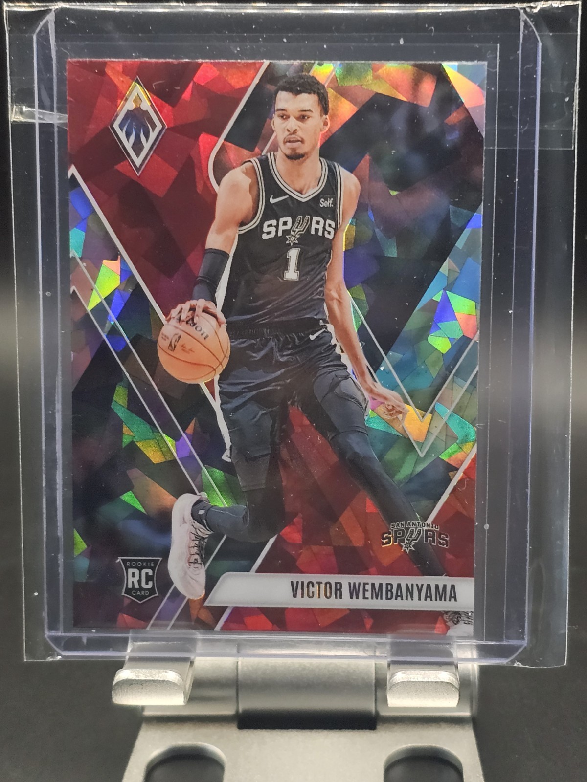 2023-24 Panini Phoenix - Rookies Victor Wembanyama #256 Red Ice Phoenix (RC)