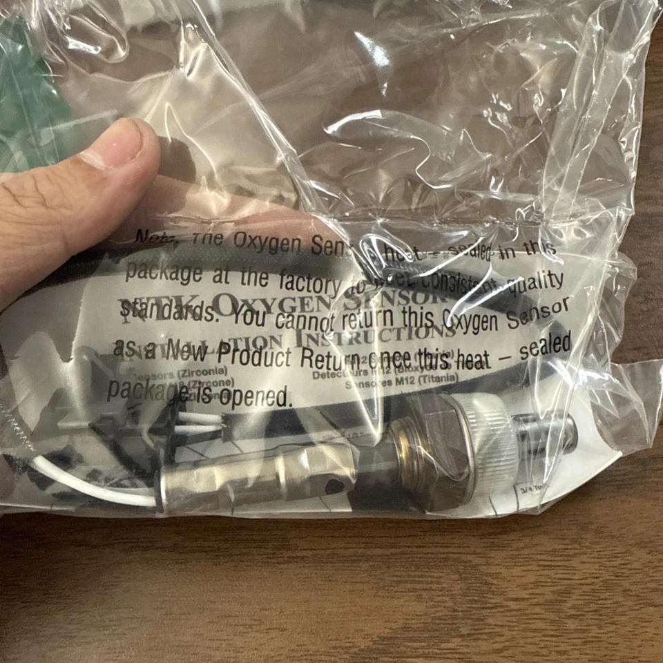 Sensor de oxígeno NTK 24023 compatible con: Kia Sephia 1995-1997 Mazda MX-3 Protege 1994-1998 Foto 3 de 4