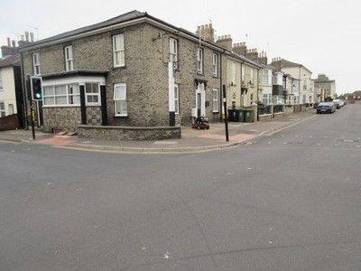 Foto A2 29 Queen's Road, NR30 3JR Great Yarmouth an Kreuzung mit Camde um 2015