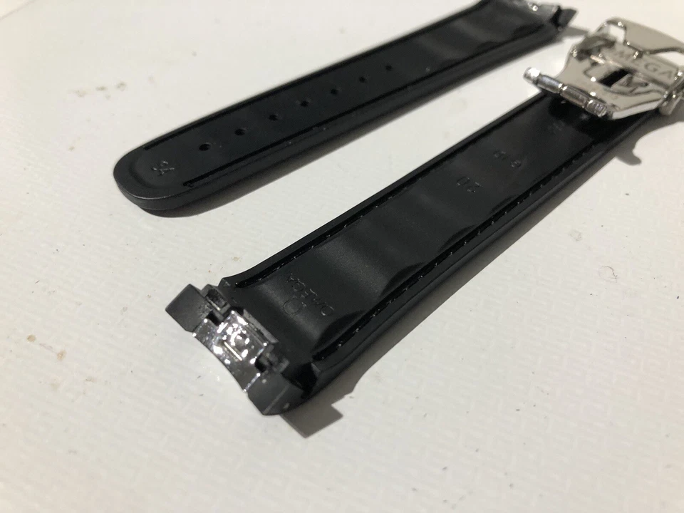 Correa de reloj Omega Seamaster Aqua Terra de goma negra de 20 mm con cierre de despliegue Foto 4 de 4