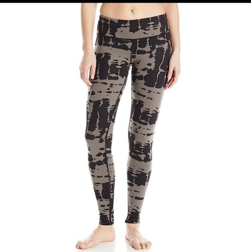 ALO Yoga Airbrush Leggings in Black Tie 