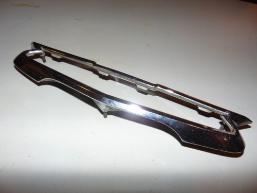 1956 1957 1958 Chevrolet Trunk Emblem Bezel / Trim 3722450  - Bild 5 von 5